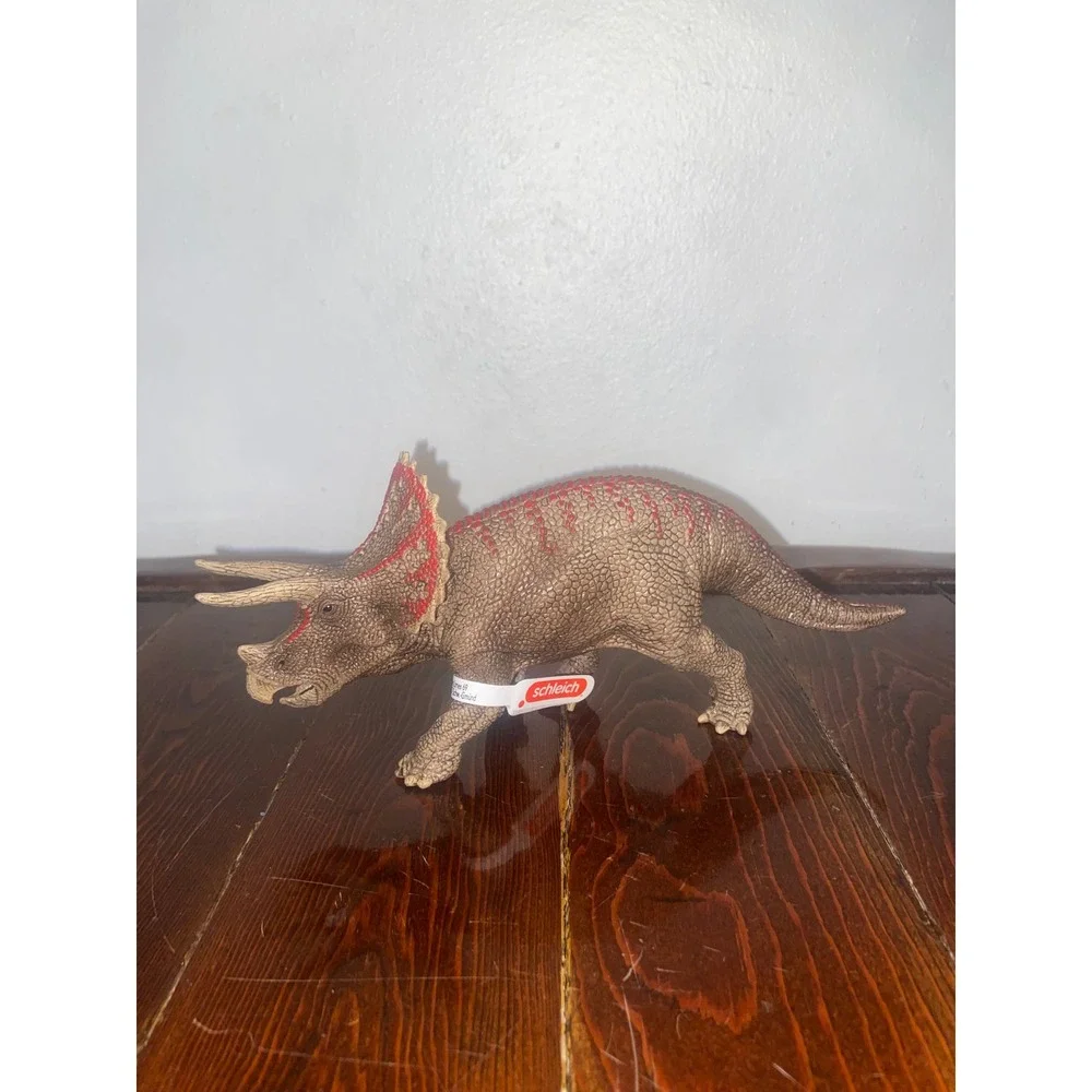 Schleich Triceratops Dinosaur Collectible Figure Brown Red Prehistoric Toy NWT